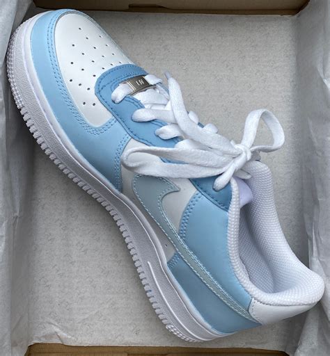 nike air force 1 blaues nike zeichen